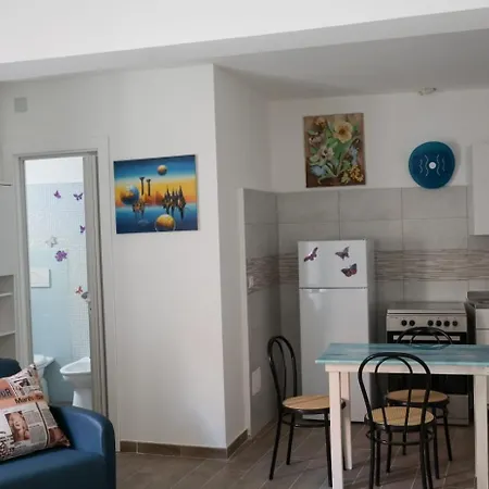 Casa Vacanze Elvy E Uccio 2 別荘 ナルド