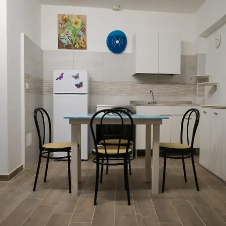 別荘 Casa Vacanze Elvy E Uccio 2 ナルド